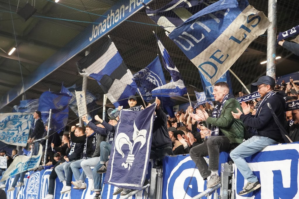 Die Fans stellten in Darmstadt zwischendurch ihre Unterstützung ein.