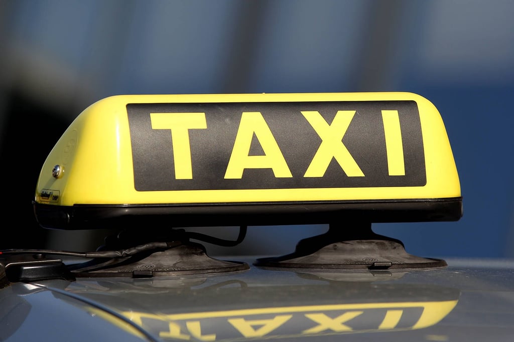 Der Mann hatte in dem Taxi etwa 45 Euro zu bezahlen.