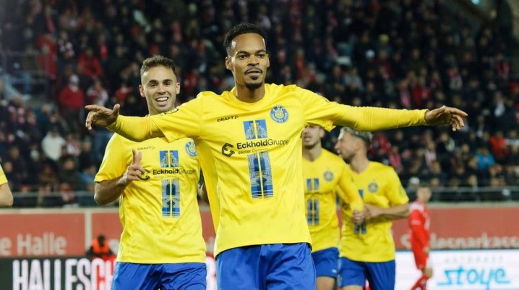 Ayodele Adetula war für Lok Leipzig der Matchwinner in Halle.