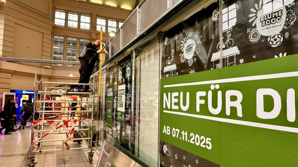 An der neuen Blume-2000-Filiale im Hauptbahnhof Halle wird noch gearbeitet. Doch das Unternehmen sucht längst Mitarbeiter.&nbsp;