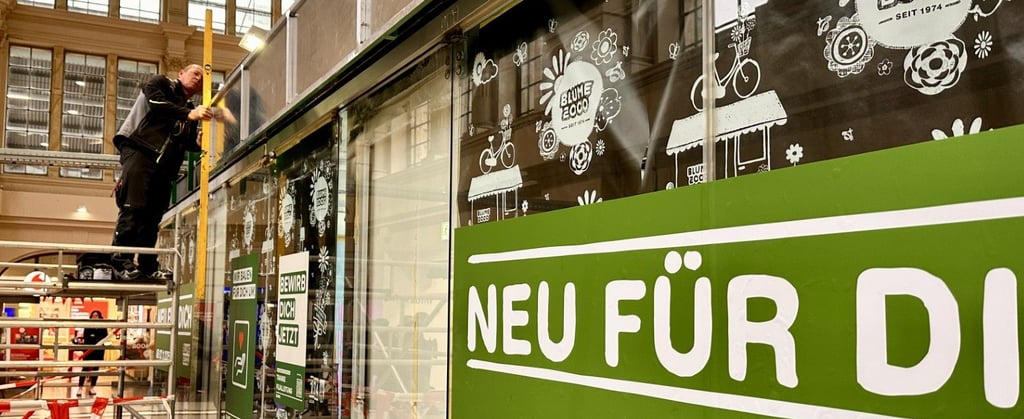 An der neuen Blume-2000-Filiale im Hauptbahnhof Halle wird noch gearbeitet.