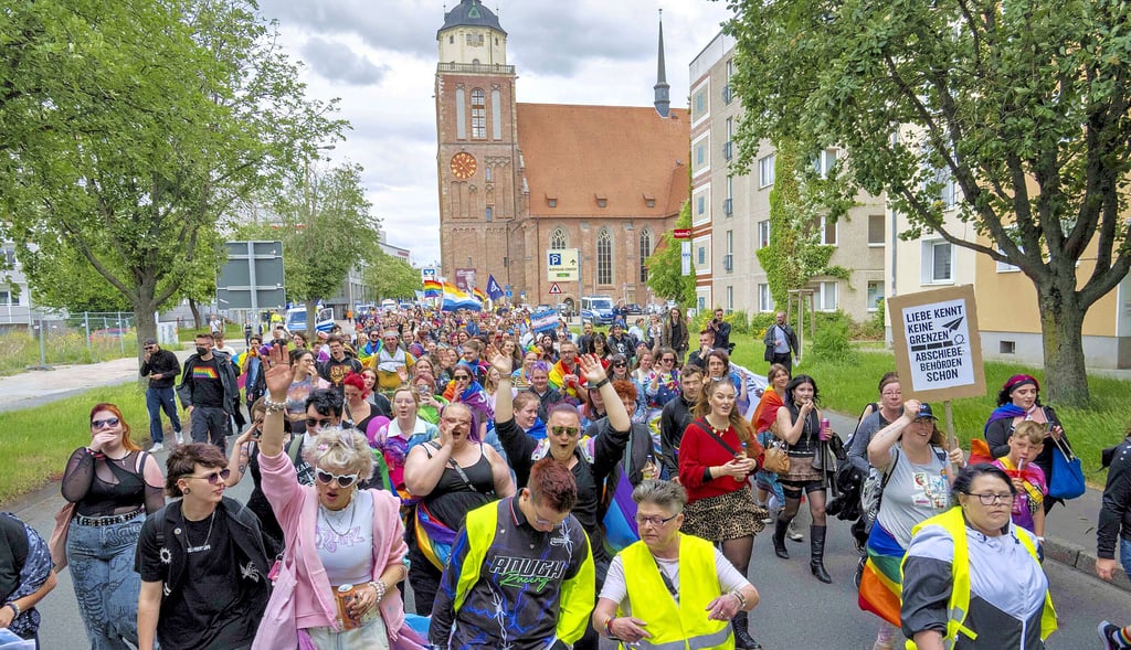Der Dessauer Christopher Street Day war in diesem Jahr gut besucht.