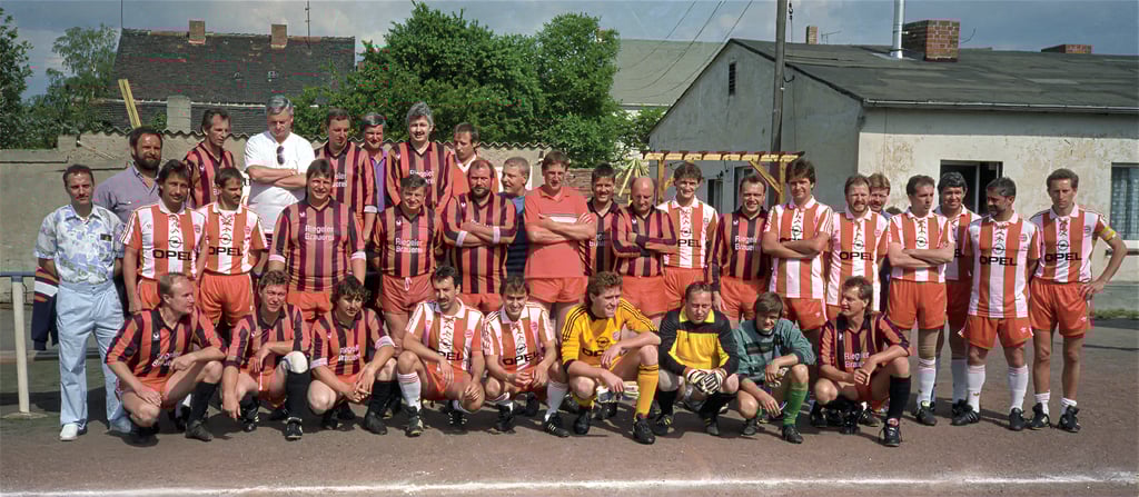 Im Jahr 1992 spielten die „Alten Herren“ von Germania Olvenstedt in Magdeburg gegen die Mannschaft vom FC Bayern München. 