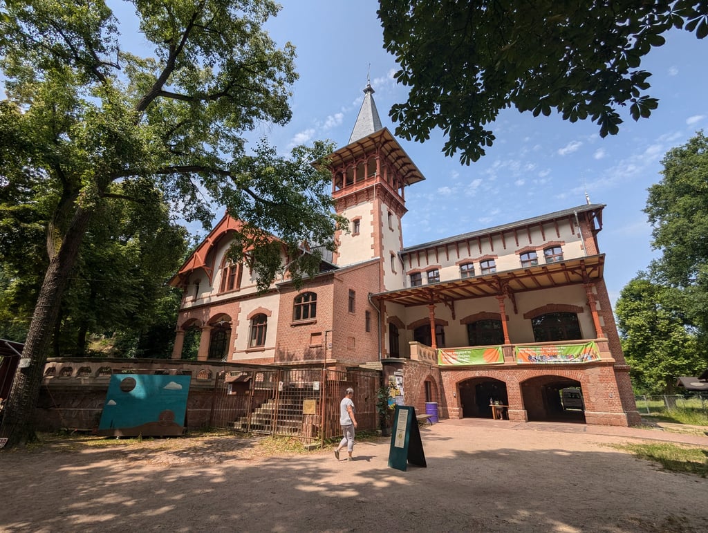 Am Peißnitzhaus in Halle beginnen am Montag die Arbeiten an der Straße zwischen Gut Gimritz und dem Vorplatz der Peißnitzbrücke.