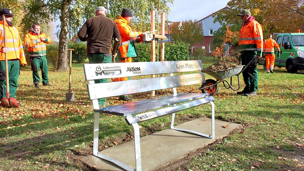 Die neue Inklusionsbank im Park an der Krumker Straße in Osterburg.