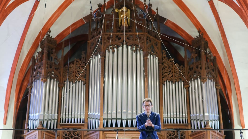 Der Organist der Thomaskirche will rund 22 Stunden an der Orgel spielen. (Archivbild)