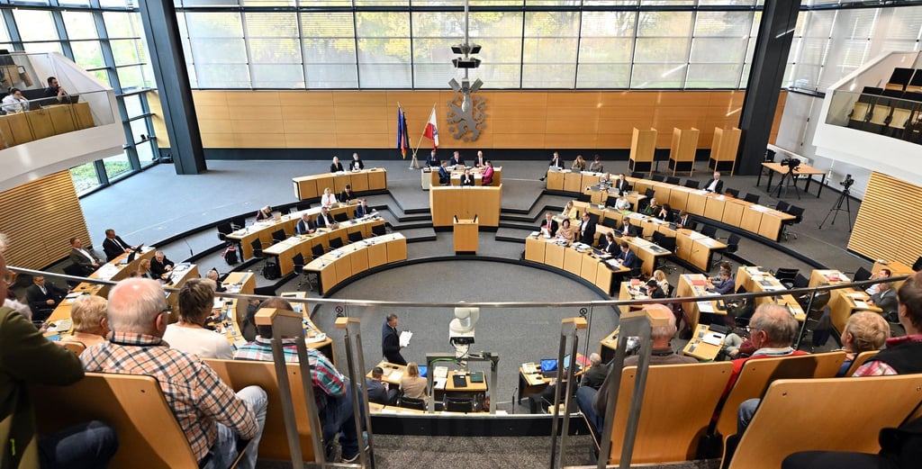 Im Thüringer Landtag ringen die Abgeordneten um eine Lösung für Entlastungen bei der Grundsteuer. (Symbolbild)