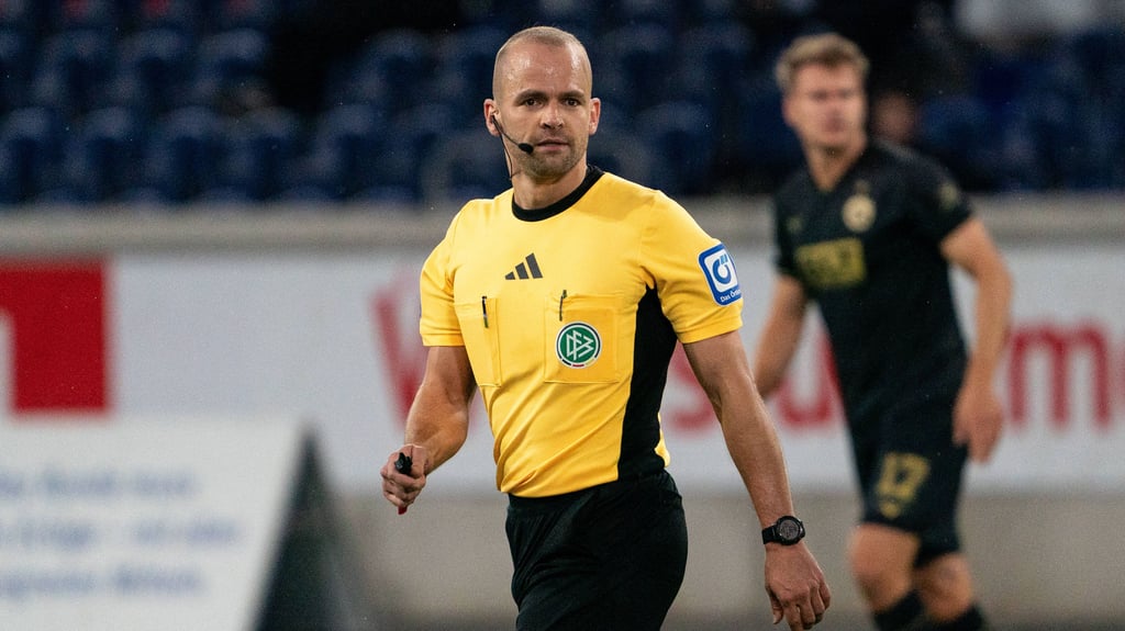 Schiedsrichter Patrick Schwengers wird das DFB-Pokalspiel zwischen FV Illertissen und 1. FC Magdeburg am Mittwochabend leiten.