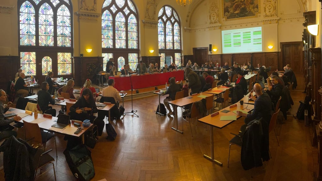 Der hallesche Stadtrat debattierte über die Aufnahme von Geflüchteten.