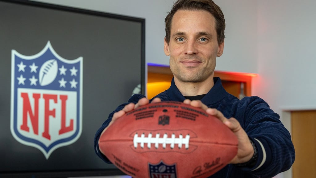Deutschlands NFL-Chef Alexander Steinforth freut sich über die große Nachfrage.