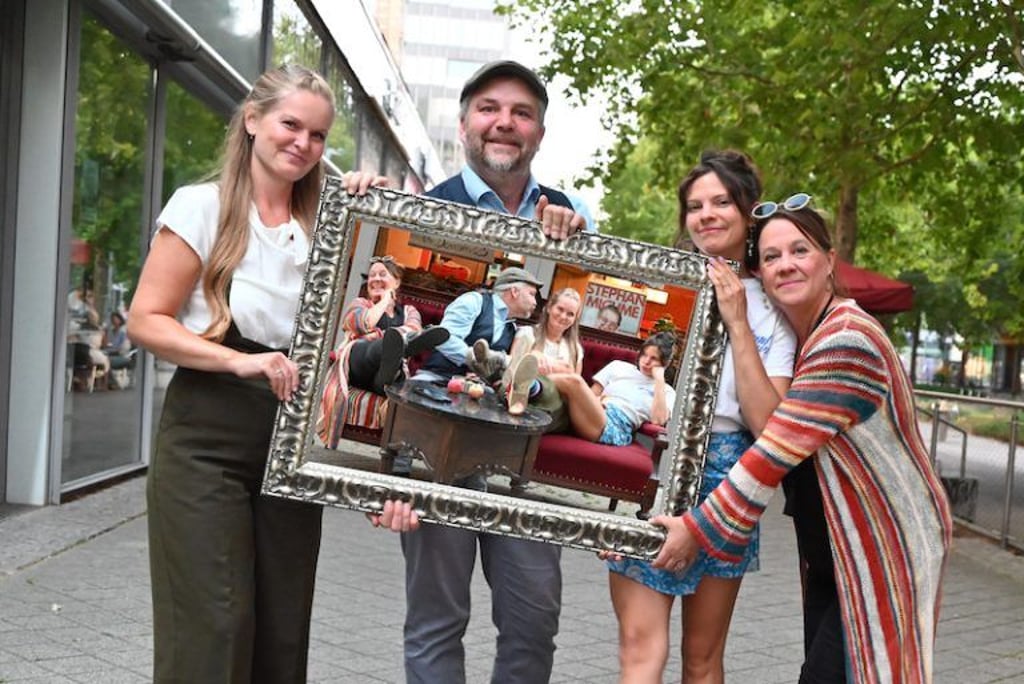 "Ja Schatz?!" hat im Magdeburger "...nach Hengstmanns" Premiere.