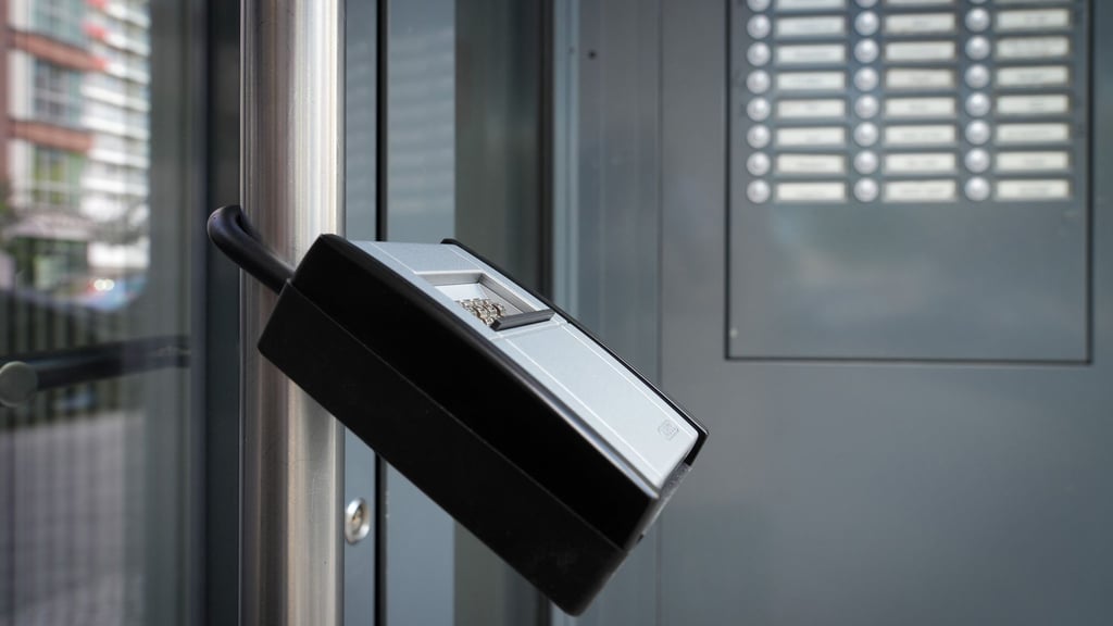 Der Berliner Mieterverein fordert eine bessere Kontrolle bei irregulär angebotenen Ferienwohnungen. (Archivbild)