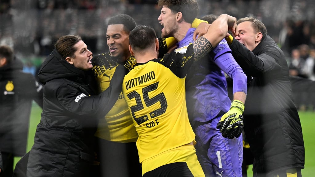 Borussia Dortmund bejubelt den Einzug ins Pokal-Achtelfinale.