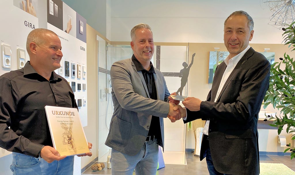 Jens Krause, Erik Schmidt erhalten den Großen Preis des Mittelstandes von Heiko Weit überreicht.