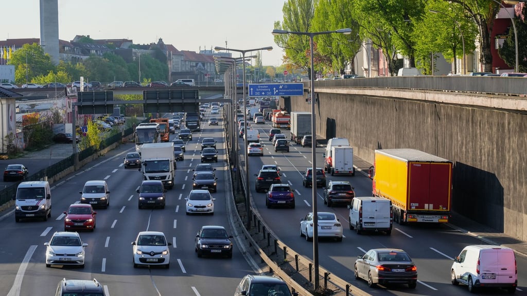 Auf der Stadtautobahn A100 gab es am Mittwoch einen Verkehrsunfall. (Archivfoto)