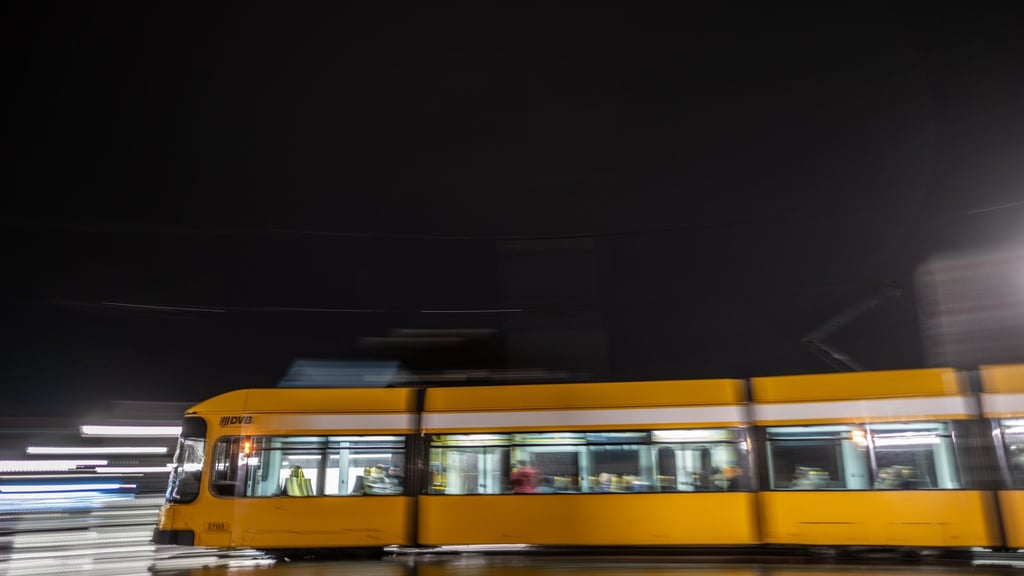 Nach dem Messerangriff in einer Dresdner Straßenbahn sitzt ein 26-Jähriger in Untersuchungshaft. (Symbolfoto)