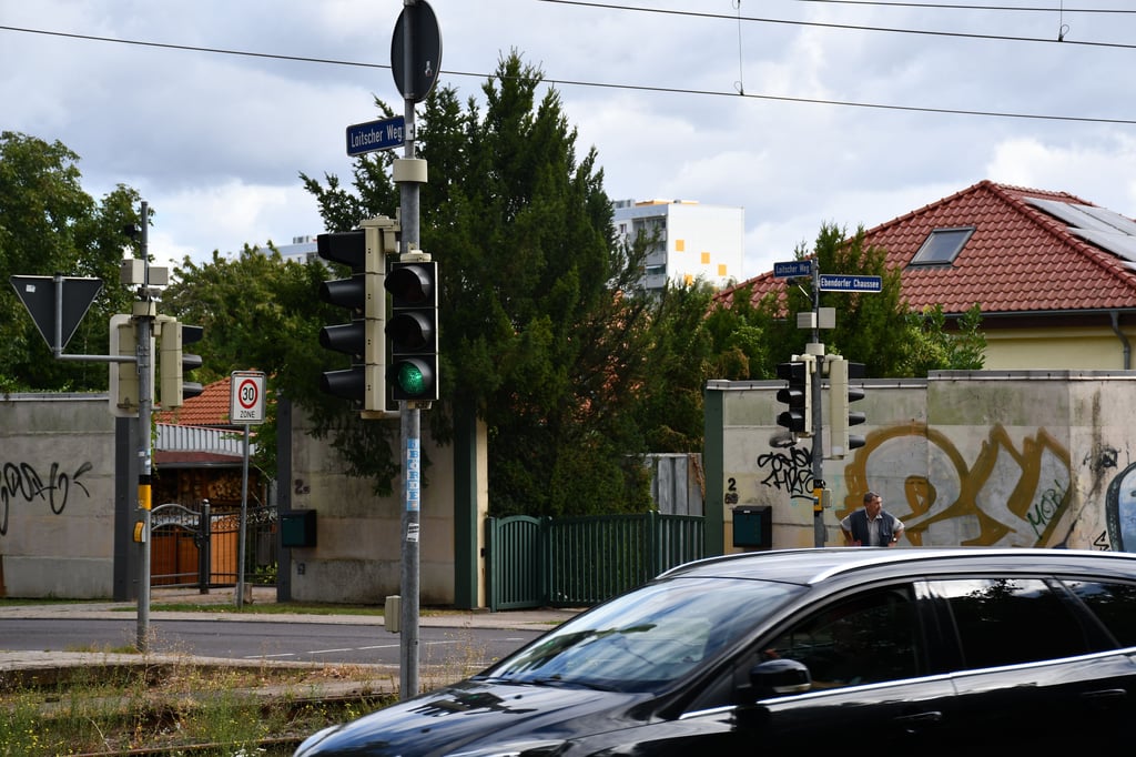 Soll die Verkehrsführung an der Kreuzung Ebendorfer Chaussee/Loitscher Weg in Magdeburg geändert werden?