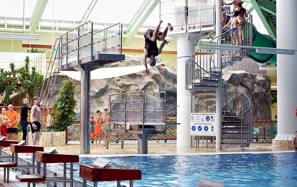 Die Stadt Köthen zahlt 2026 9.000 Euro zusätzlich an die GmbH der Badewelt, um aktiven Kameraden der Feuerwehr 1,5 Stunden Gratis-Eintritt in Begleitung zu ermöglichen.