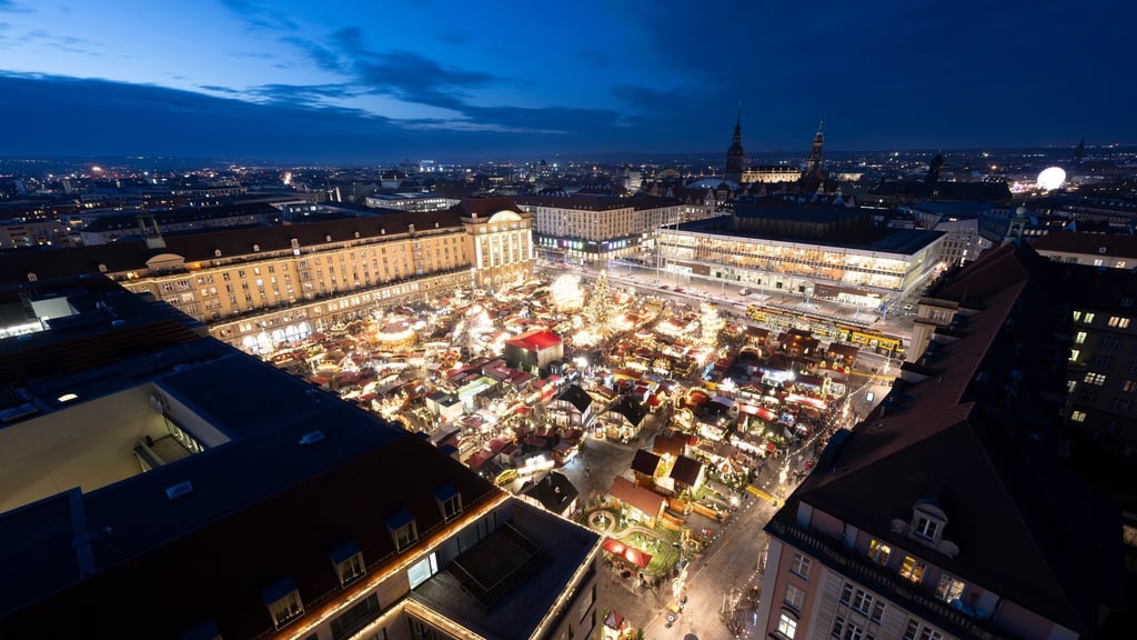 Ab Ende November erstrahlt der Altmarkt in Dresden wieder. (Archivfoto)