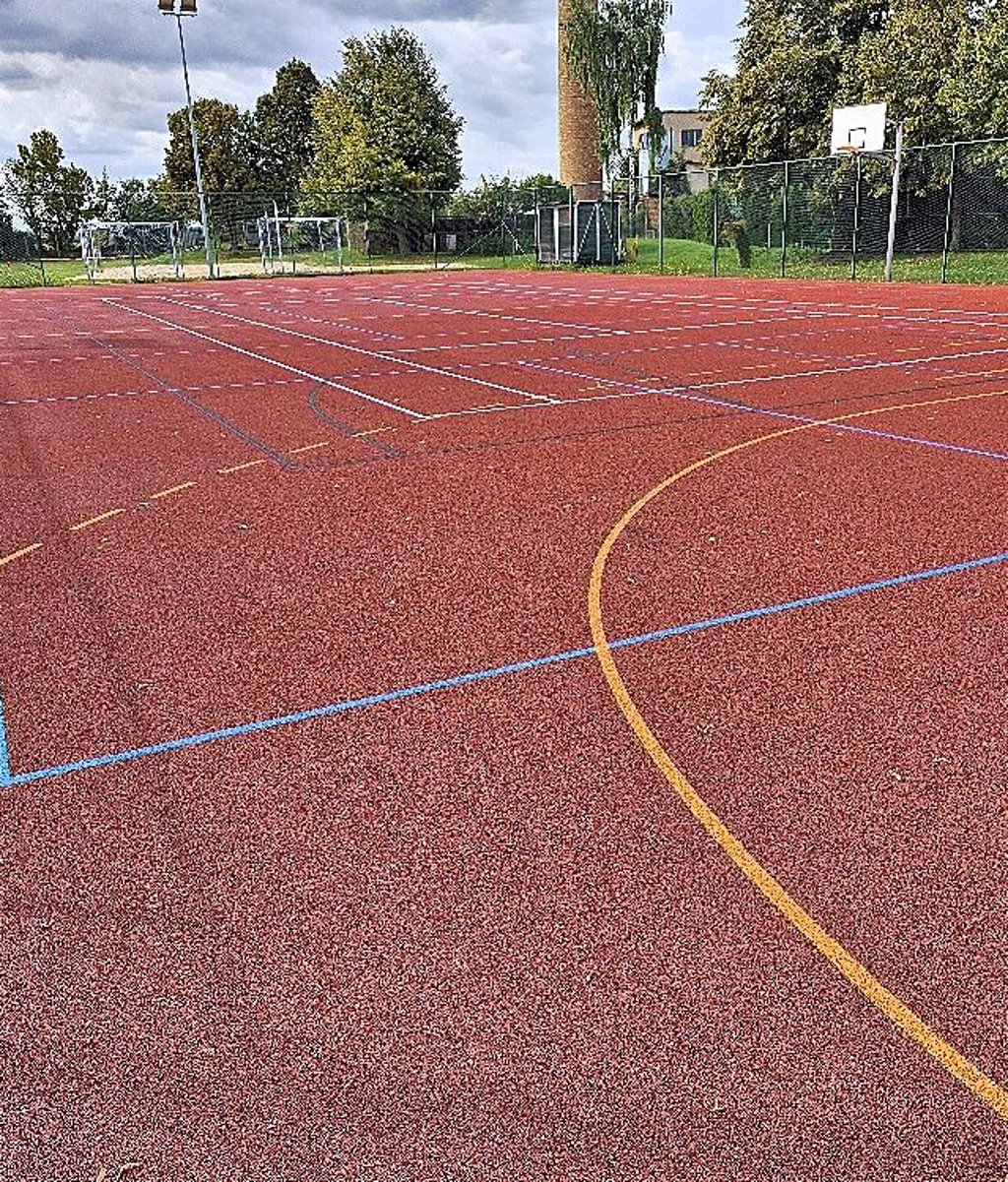 Der Umbau der Sportanlage Atzendorf läuft.