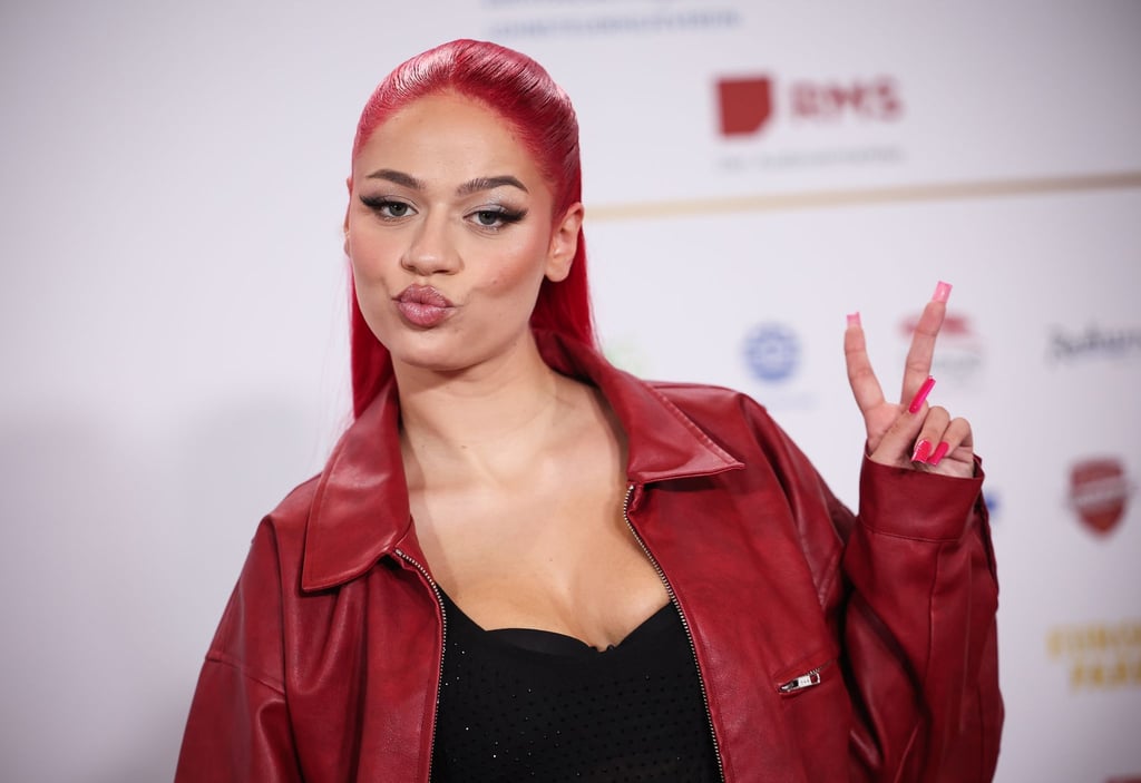 Rapperin Badmómzjay erhält eine Auszeichnung des Magazins „Glamour“ (Archivbild).