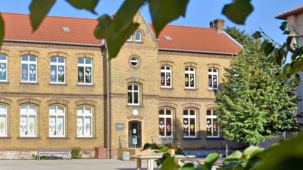 Die Bernstein-Grundschule in Friedersdorf soll ertüchtigt werden, um künftig bis zu 180 Mädchen und Jungen betreuen zu können.