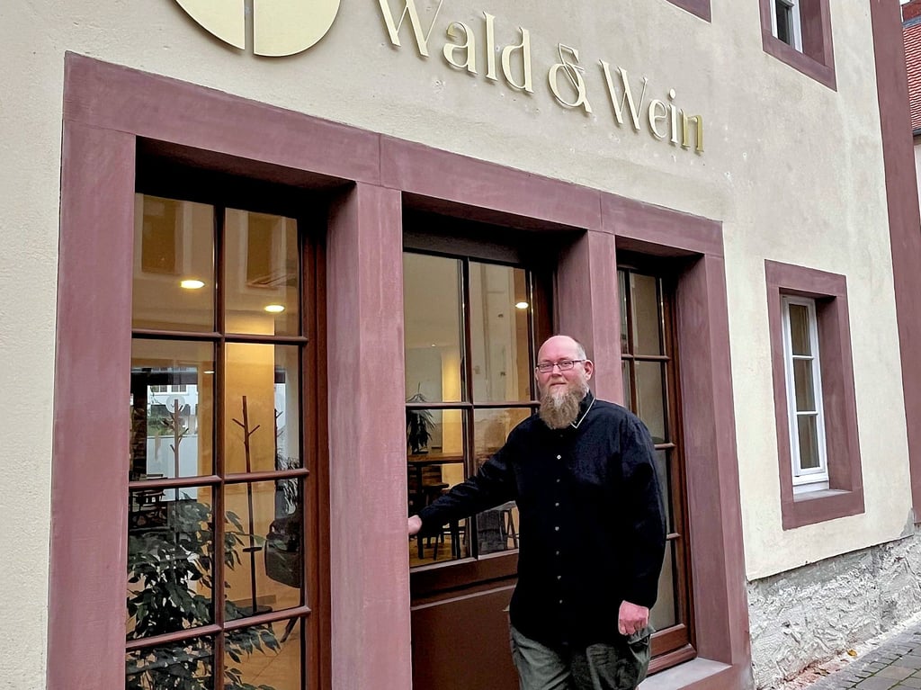 Sven Rudel eröffnet am Donnerstag, 30. Oktober, in der Klosterstraße 2 in Querfurt sein „Wald und Wein Café“.