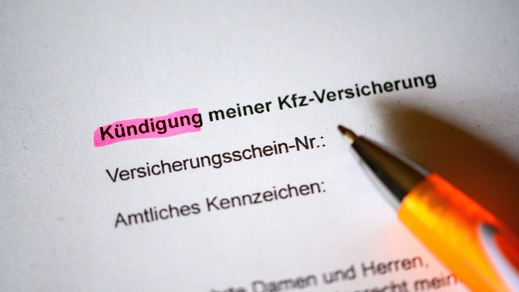 Drum prüfe, wer sich trennen will: Wer bei seinem alten Kfz-Versicherer kündigen will, beachtet zuvor besser ein paar Dinge.