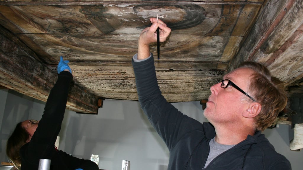 In einem ehemaligen Supermarkt mitten in Lüneburg wurde vor Jahrzehnten ein Deckengemälde entdeckt.
