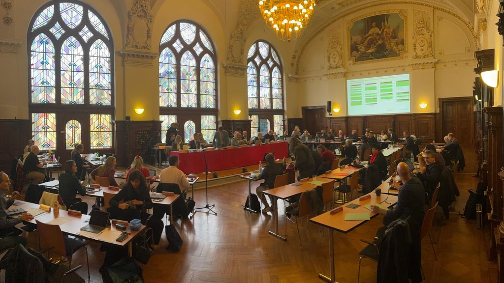 Der hallesche Stadtrat tagt im Festsaal des Stadthauses.