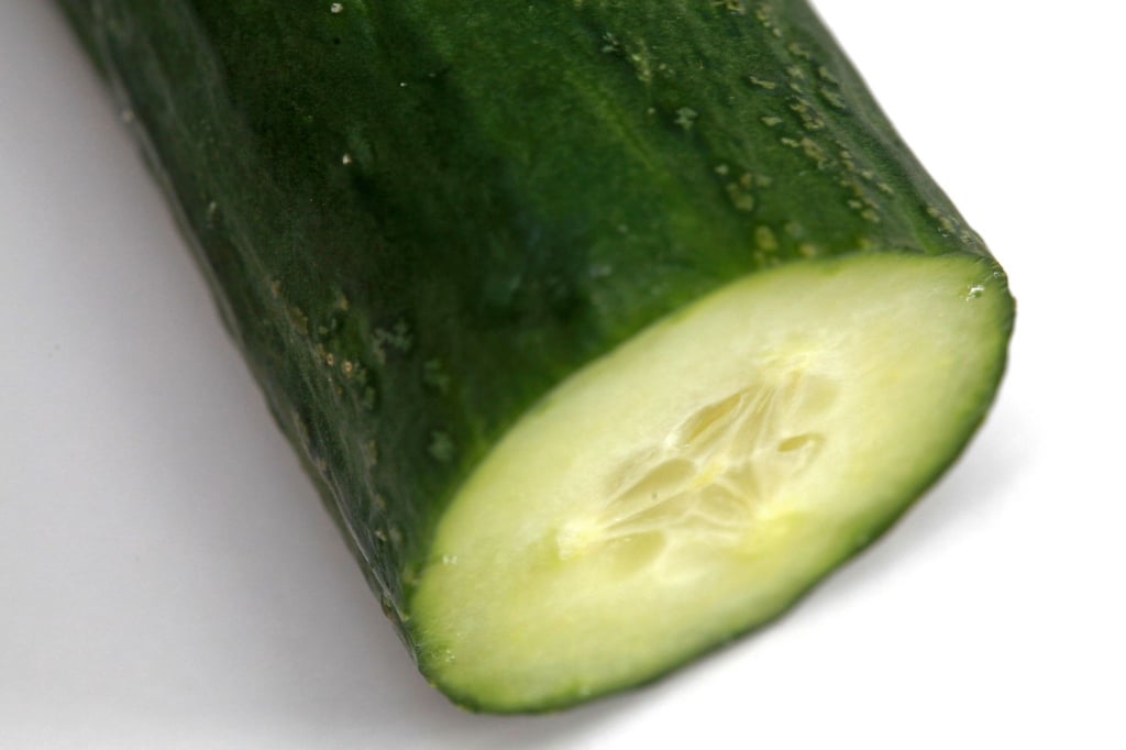 Der Vater der Frau nahm das Paket mit der Gurke an und bezahlte. (Symbolbild)