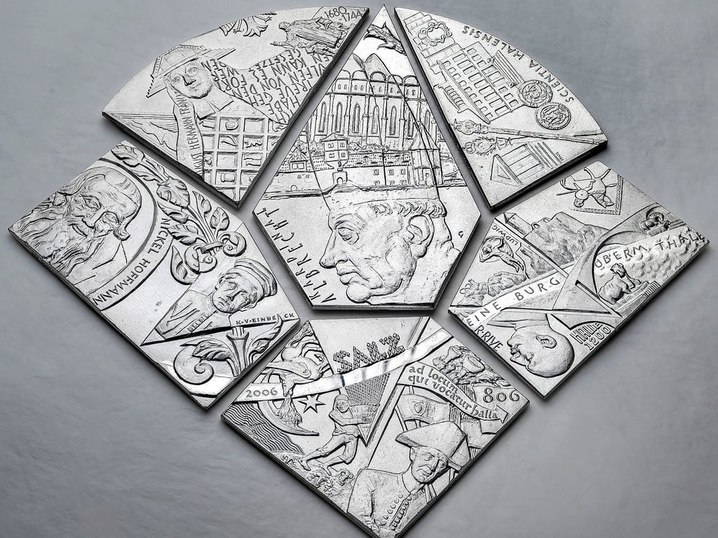  So schön können Medaillen sein: Bernd Göbel, Maya Graber, Marcus Golter, Carsten Theumer, Heidi Wagner-Kerkhof und Christoph Weihe schufen im Jahr 2006 „Sterne für Halle“ mit Kardinal Albrecht im Mittelpunkt. 