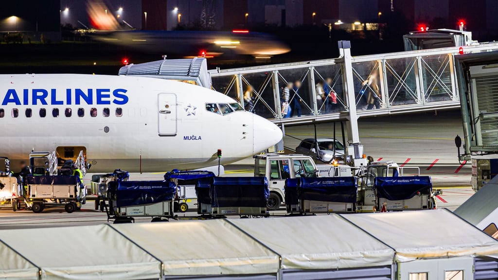 Ankunft in der niedersächsischen Landeshauptstadt: In Hannover ist ein Flieger aus Istanbul gelandet.