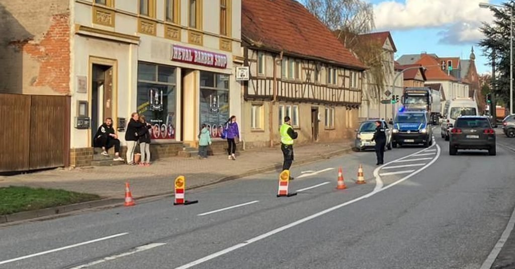 Die Unfallstelle in Roßla. Eine 73-jährige Frau wurde dort schwer verletzt.