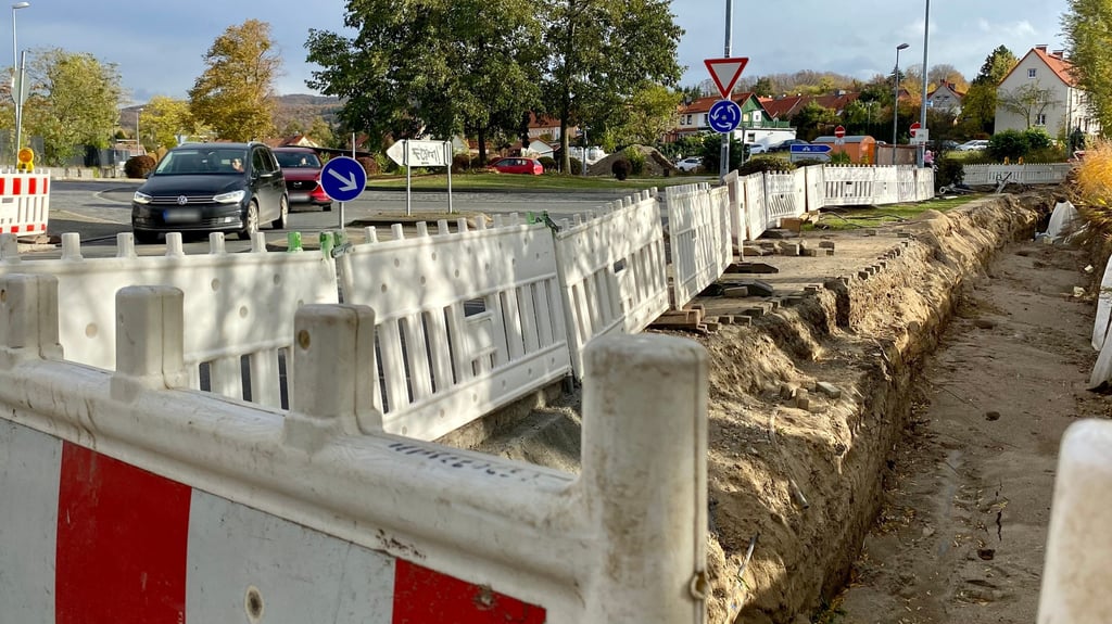 Die Stadtwerke Wernigerode arbeiten am Veckenstedter Weg nahe des Kurtsteiches an einer Großbaustelle.