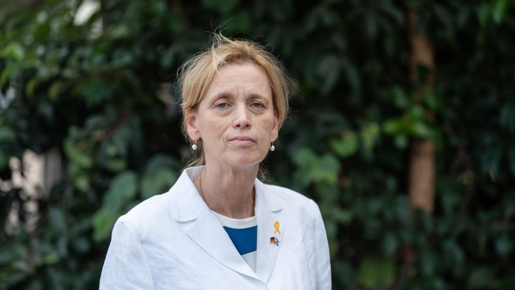 Bildungsministerin Karin Prien stellt sich gegen die Forderung mehrerer Staaten, Israel vom Eurovision Song Contest (ESC) auszuschließen.