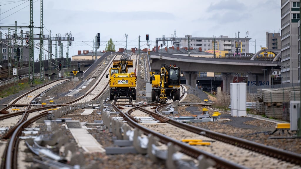 Seit Jahren verzögert sich die Inbetriebnahme der neuen S-Bahn-Strecke zwischen dem Berliner Nordring und dem Hauptbahnhof. (Archivbild)