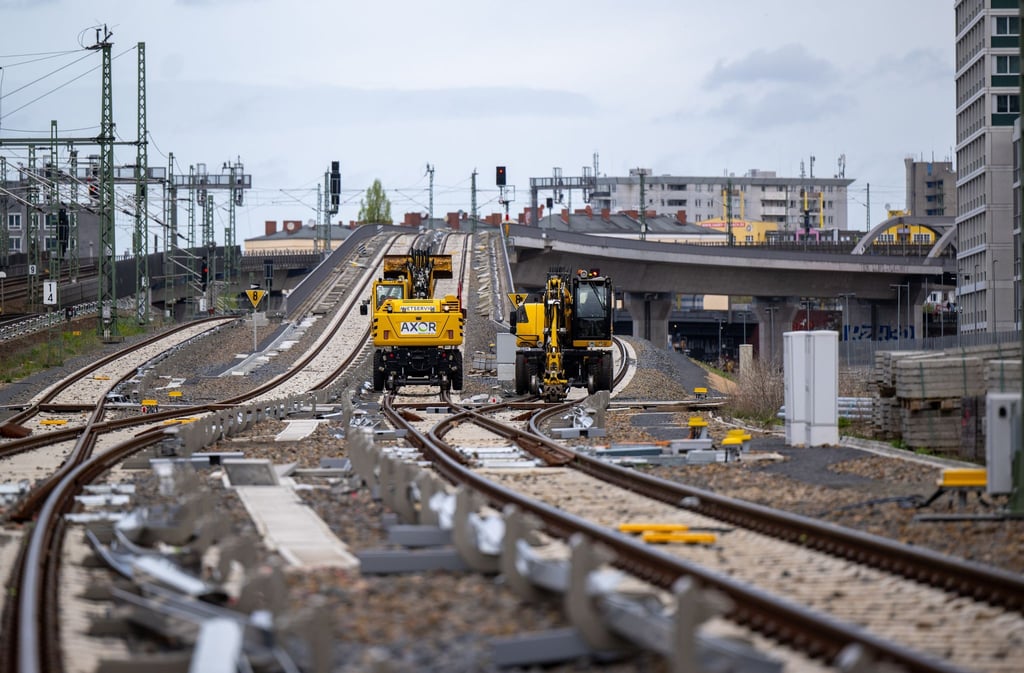 Seit Jahren verzögert sich die Inbetriebnahme der neuen S-Bahn-Strecke zwischen dem Berliner Nordring und dem Hauptbahnhof. (Archivbild)