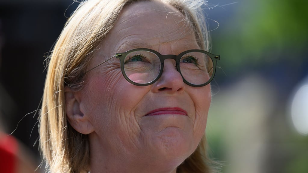 Infrastrukturministerin Regina Kraushaar (CDU) fordert mehr Tempo beim Ausbau von Schienenverbindungen in Ostdeutschland. (Archivbild)