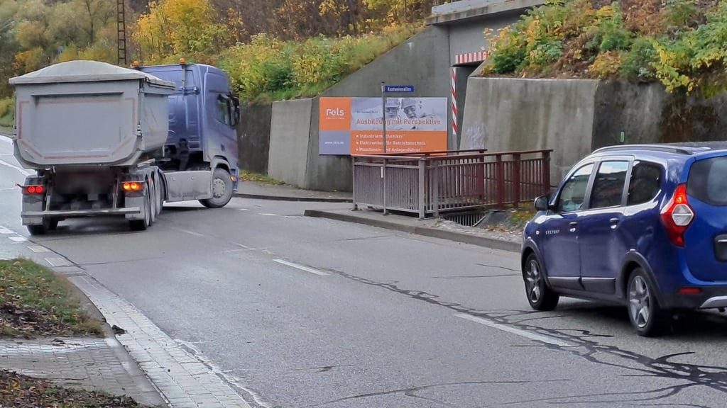 Die Straßen in Rübeland sind ab dem Herbst oft verschmutzt, auch wegen des Lkw-Verkehrs. Zurzeit kommen Faktoren zusammen, die das Problem noch verschlimmern.