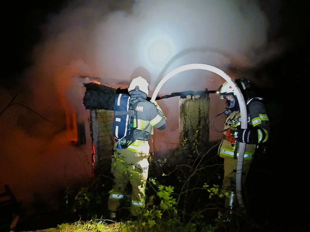 Kurze Zeit später wurde ein weiterer Brand in der Gneisenaustraße in Oschersleben gemeldet.