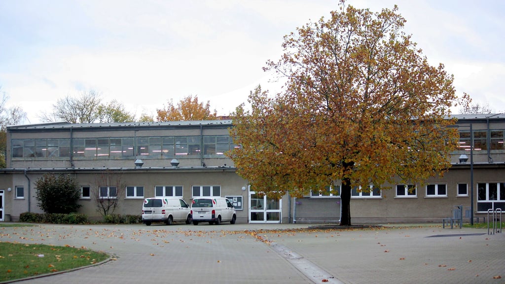 Seit Ende Juni ist die Sporthalle an der Sekundarschule in Osterburg wegen dringend notwendiger Bauarbeiten gesperrt.