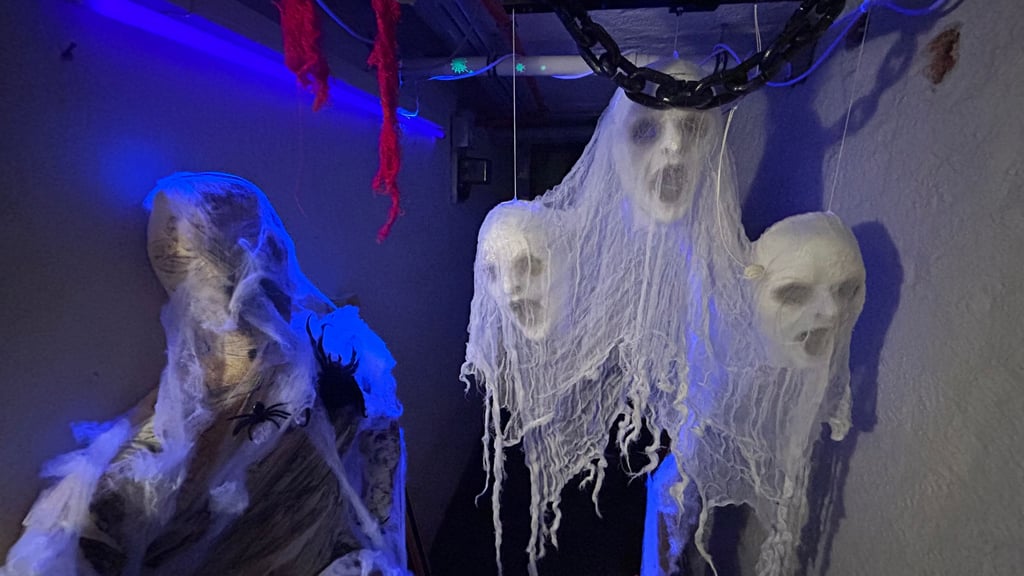 Vom Keller bis zum Dachboden: In jedem Winkel lauert eine neue Überraschung im Holzweißiger Horrorhaus.