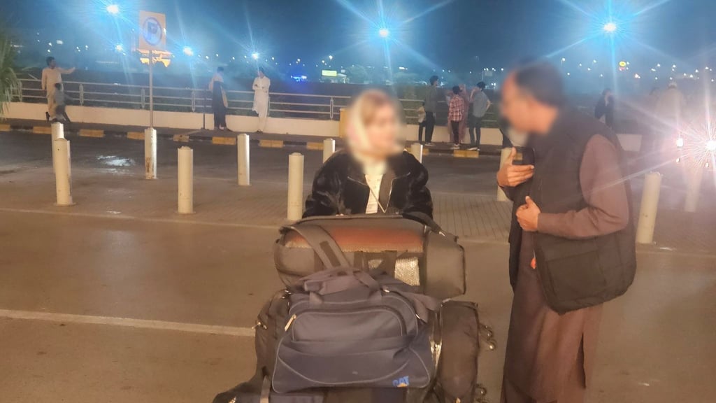 Afghanen fliegen aus Pakistan nach Deutschland.