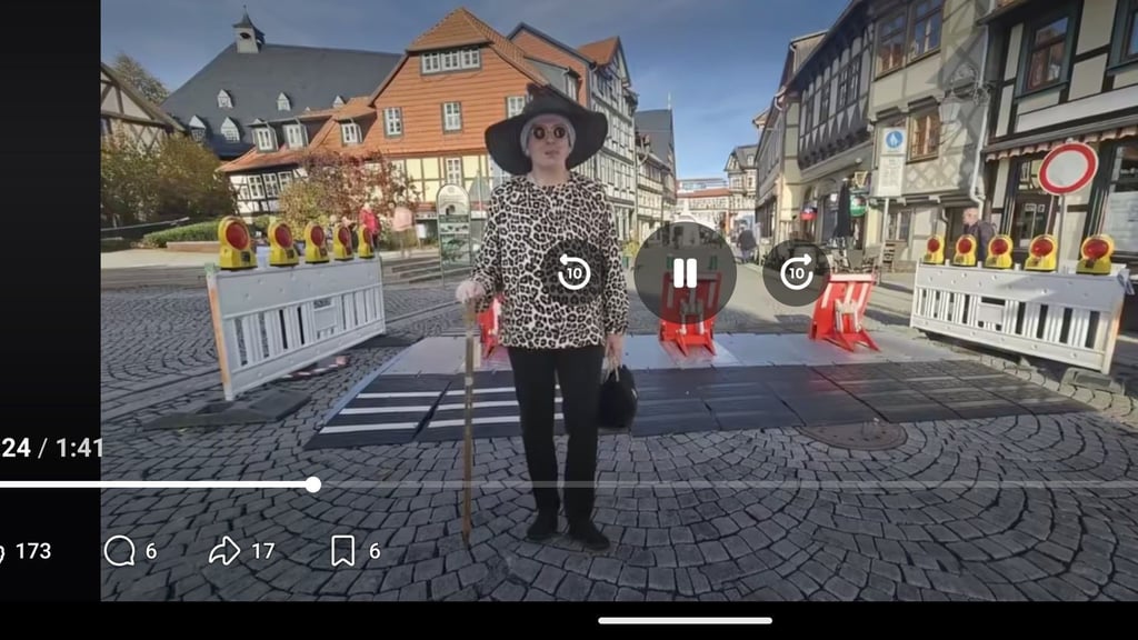 In einem Facebook-Video spricht angeblich die flüchtige Rechtsextremistin Marla Svenja Liebich in Wernigerodes Innenstadt.