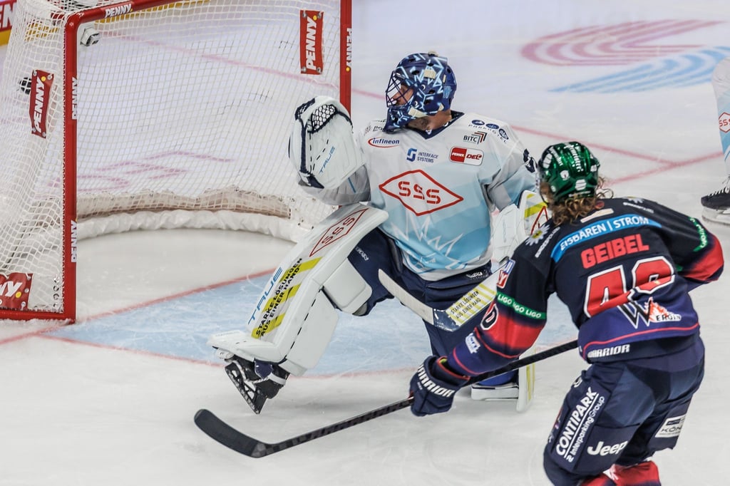 Torwart Julius Hudacek wechselt zu den Fischtown Pinguins Bremerhaven. (Archivbild)