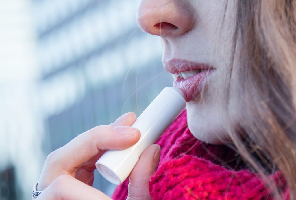 In 17 von insgesamt 18 getesteten Lippenpflegestiften fand die Zeitschrift „Öko-Test“ den Farbstoff Titandioxid.