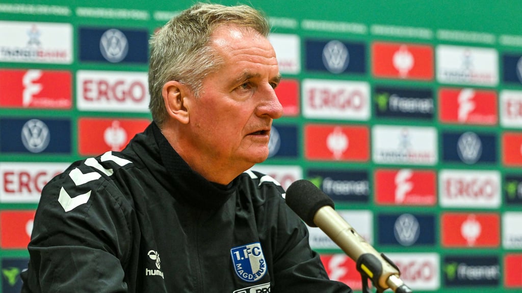 Petrik Sander bei der Pressekonferenz nach dem DFB-Pokalspiel gegen FV Illertissen.