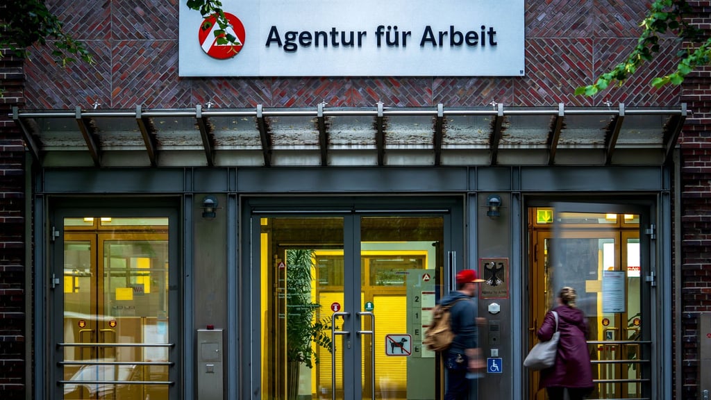 Studienstart und Ausbildungsbeginn wirken sich aber positiv auf den Arbeitsmarkt aus. (Archivfoto)