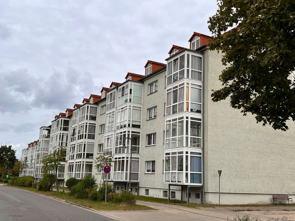 Mieter müssen für ihre Wohnungen in Sachsen-Anhalt immer tiefer in die Tasche greifen.